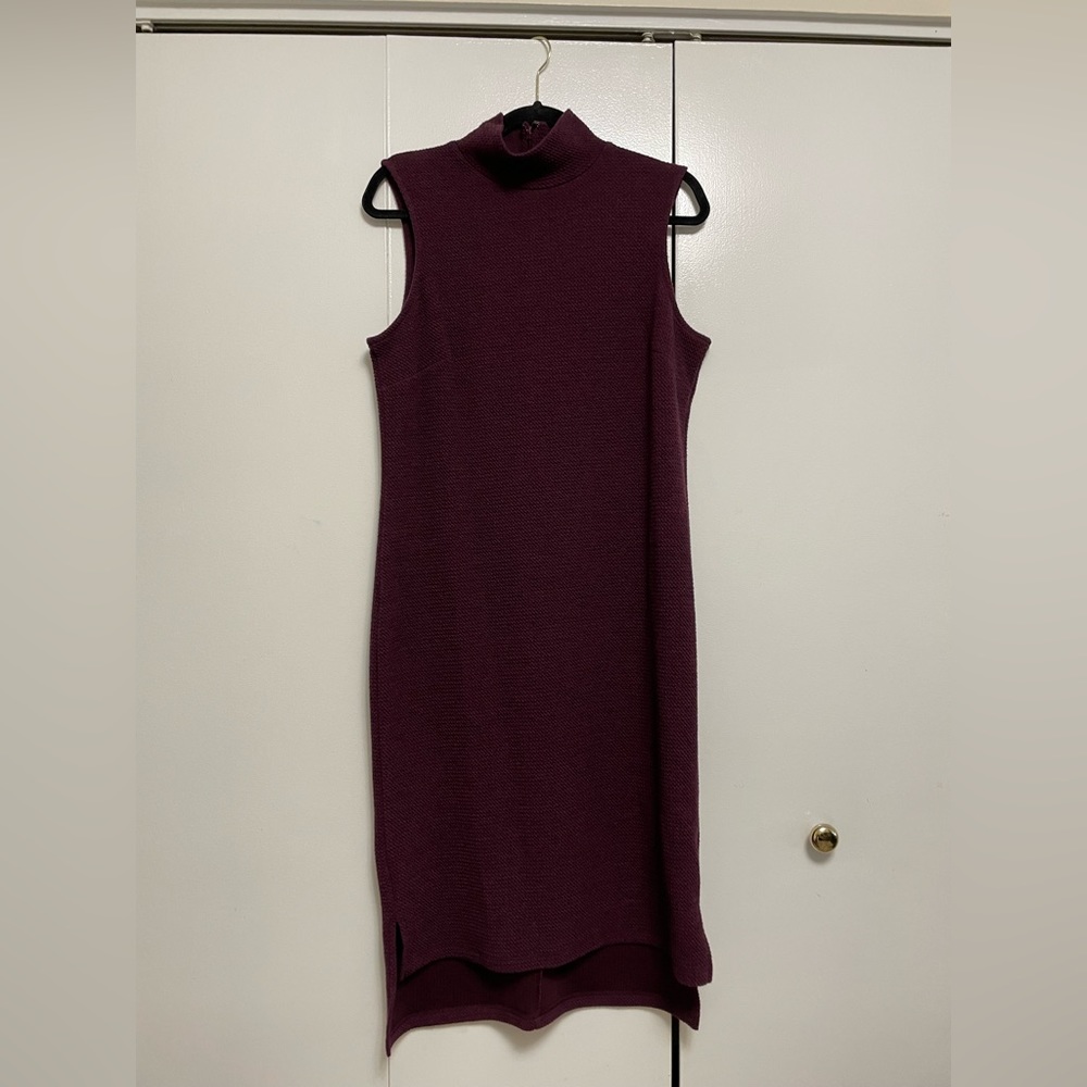 Sleeveless Sweater Dress. Maroon.